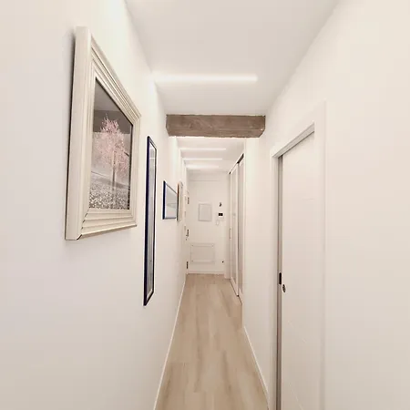 Apto Moderno Y Acogedor Con Terraza Y Vistas